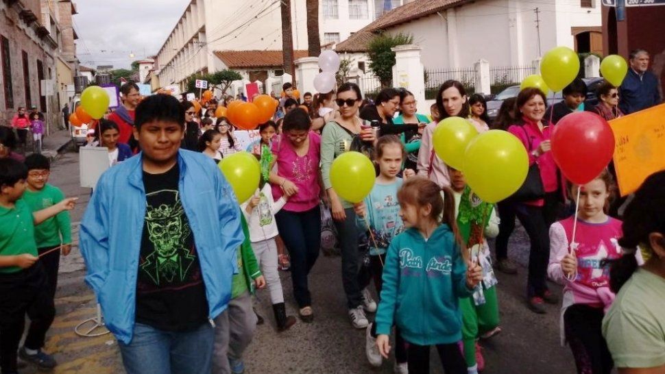 el santa se prepara para la 6° caminata por la vida y la familia