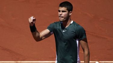El tenista español Carlos Alcaraz se ha convertido en el número 1 del tenis mundial más joven de la historia.