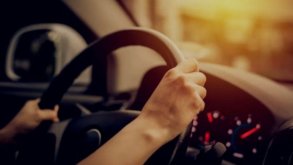 Héroe a los 11: condujo el auto porque su abuela se descompuso