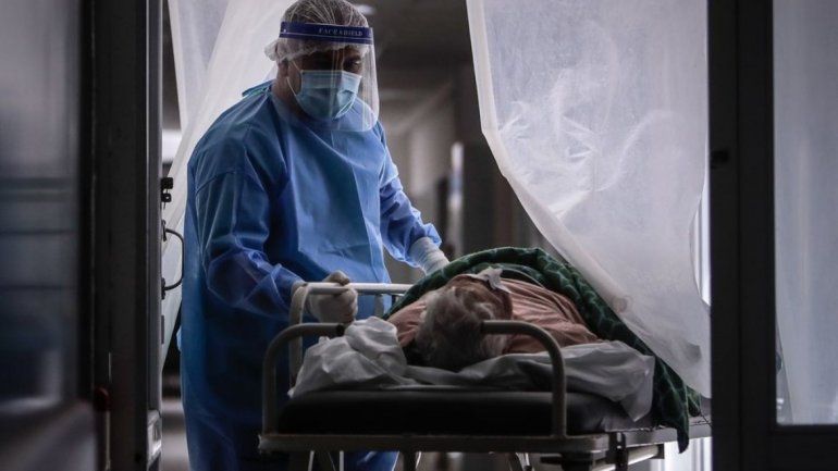 Brasil es un riesgo regional y pone en alerta al mundo por el ritmo de contagios y muertes por coronavirus, la mala estrategia de vacunaci&oacute;n y el sistema sanitario al borde del colapso. /Foto: EFE &nbsp;