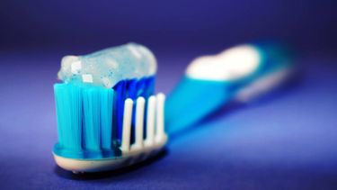 ANMAT prohibió una pasta dental luego de informar efectos adversos del producto