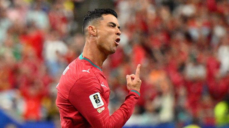 Fuerte reacción de Cristiano Ronaldo: ignoró una pregunta sobre Messi. Fuerte reacción de Cristiano Ronaldo: ignoró una pregunta sobre Messi.