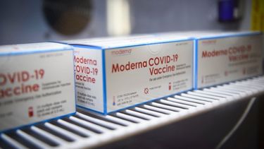 Moderna informó que tiene pensado enviar estos datos a la Administración de Drogas y Alimentos de EE. UU. (FDA), Agencia Europea de Medicamentos (EMA) y otros reguladores globales.