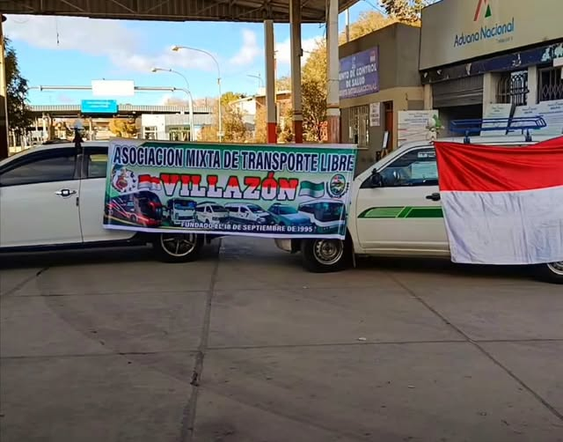Las medidas de fuerza en el paso fronterizo de La Quiaca-Villazón tuvo una duración de 24horas, aunque continúan en alerta. Las medidas de fuerza en el paso fronterizo de La Quiaca-Villazón tuvo una duración de 24horas, aunque continúan en alerta.
