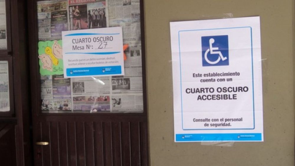 Cuarto oscuro accesible en las elecciones 2023 - Foto de archivo