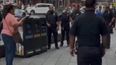 Ataque en Times Square: una mujer armada con dos cuchillos mató a una persona, hirió a otra y fue abatida por la Policía.