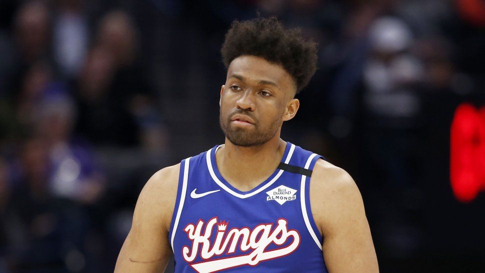 Juega en la NBA tiene coronavirus y fue a jugar al tenis a una plaza