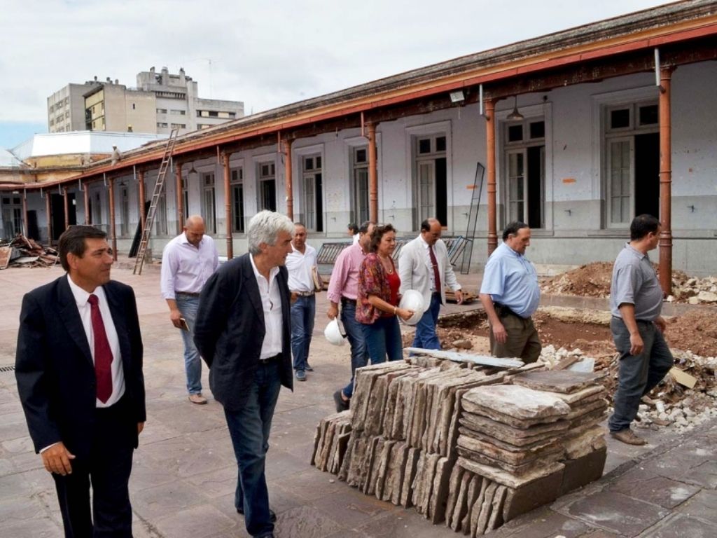 Funcionarios visitan obras