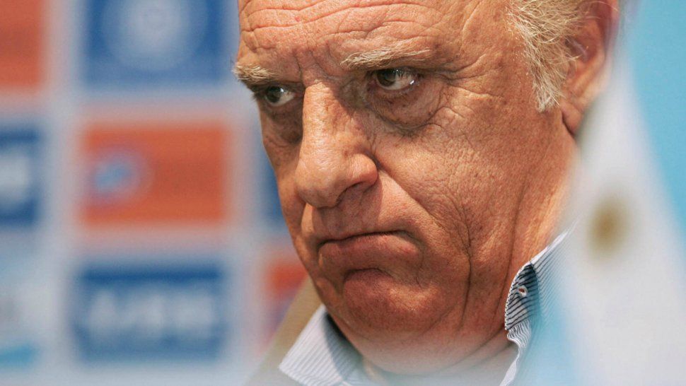 Basile contundente: pidió que los históricos no vuelvan más