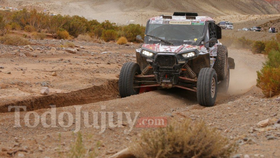 paro la lluvia y el rally dakar retoma su curso: pasaron casi 300 autos por la quiaca
