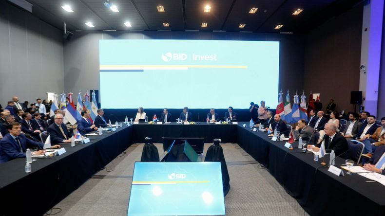 Carlos Sadir con el Canciller argentino y autoridades del BID Carlos Sadir con el Canciller argentino y autoridades del BID