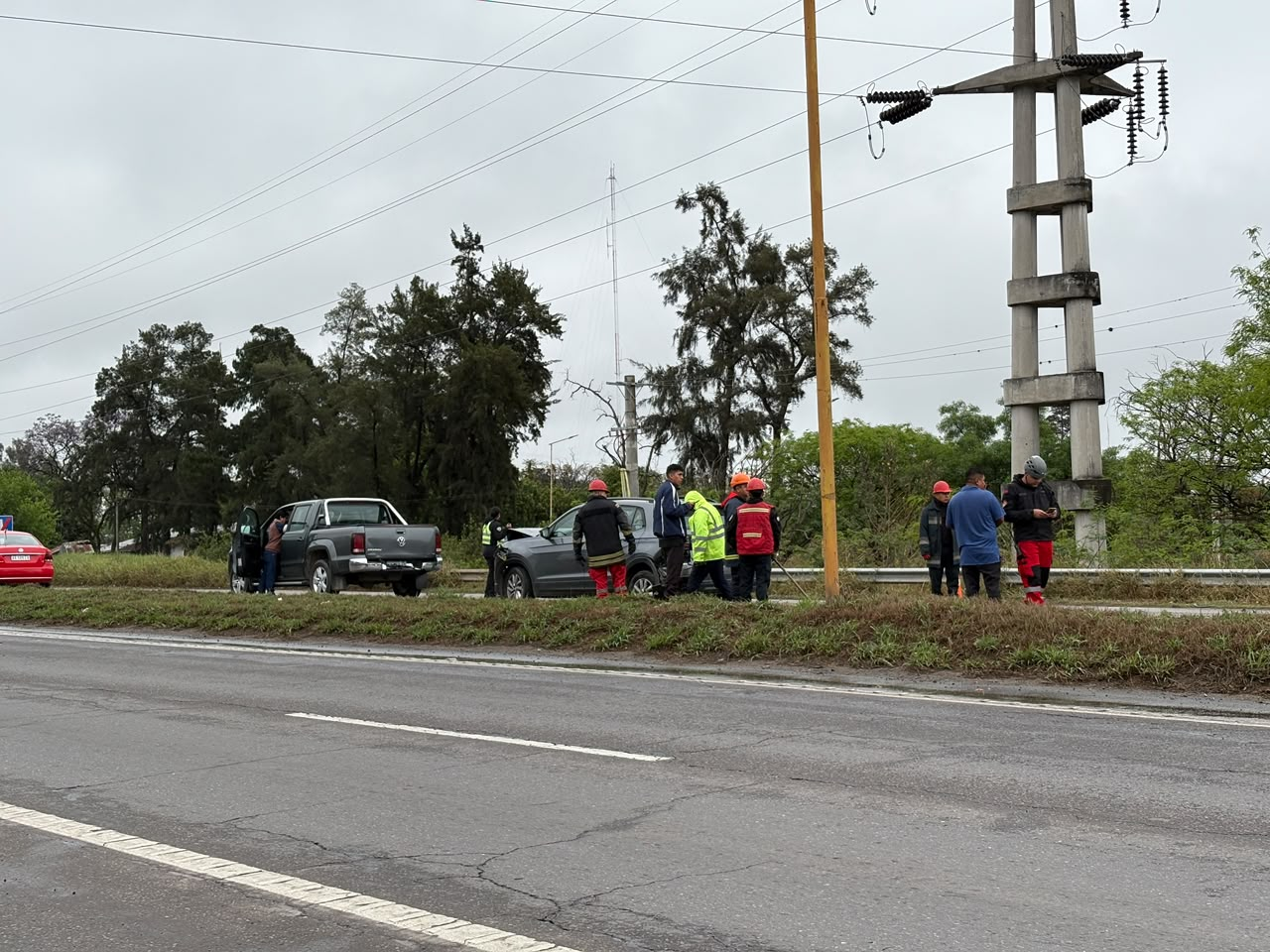 La lluvia acompaña una mañana complicada en el ingreso a San Salvador de Jujuy. Tres vehículos protagonizaron un choque en Ruta 66.