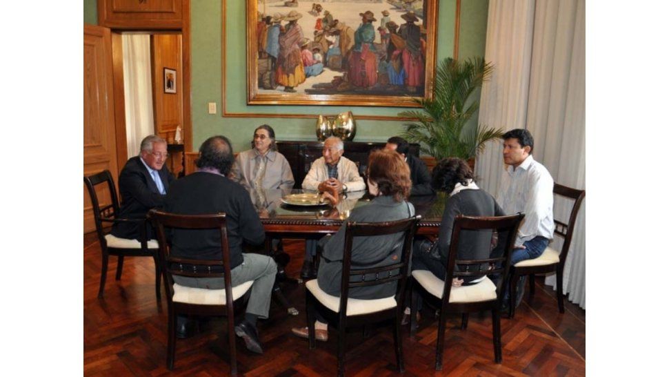Fellner junto a los artis
