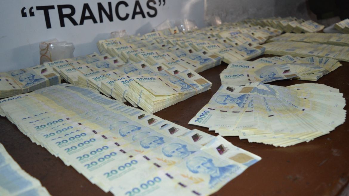 Tucumán: viajaba con 159 millones de pesos sin aval legal