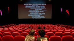 Realizan funciones de cine para juntar fondos para la carroza de la FNE 2024