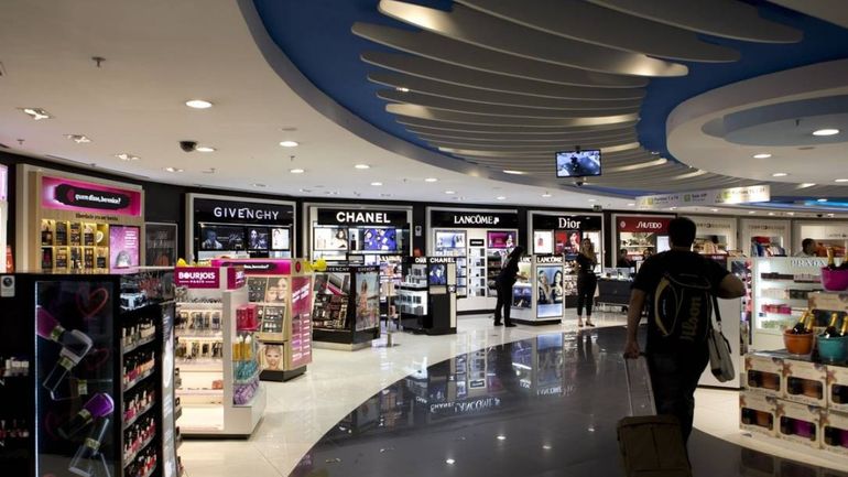Las entidades financieras no podrán financiar en cuotas las compras de sus clientes en pasajes al exterior. 