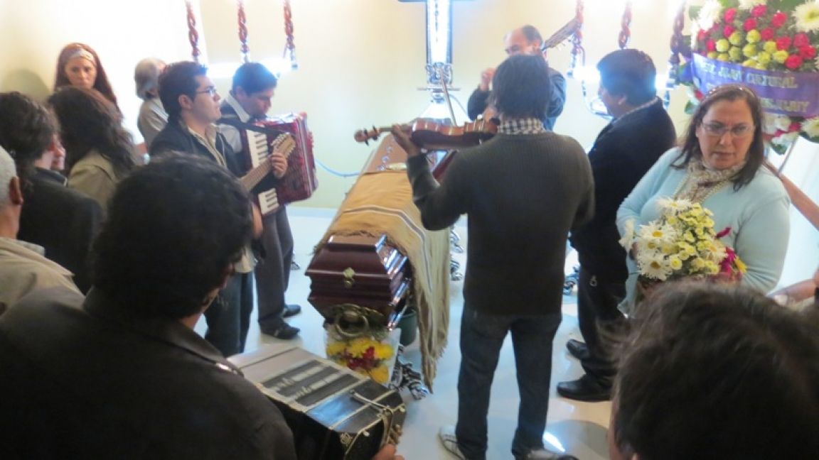 Músicos despiden a César