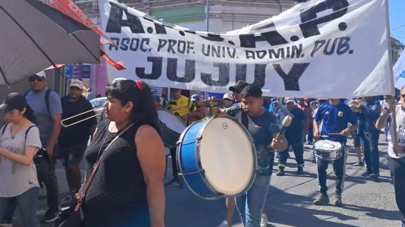 La Intergremial marchó por calles de San Salvador de Jujuy