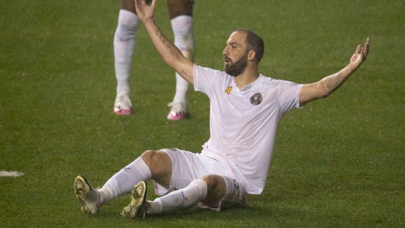 Higuaín dio positivo de coronavirus y no jugará los playoffs de la MLS