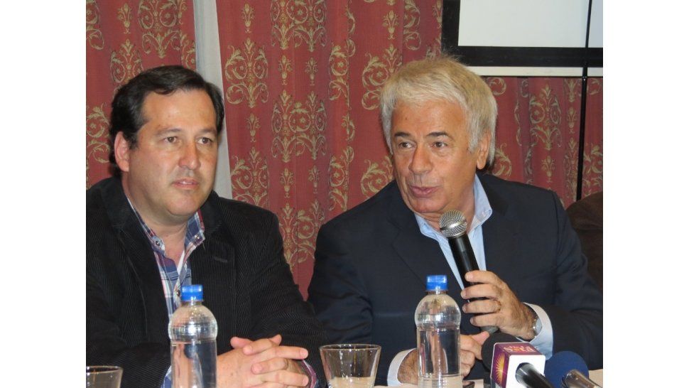 De la Sota en conferencia