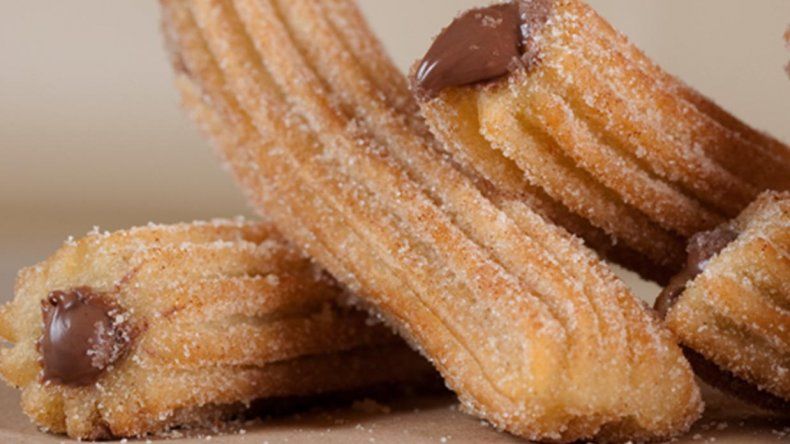 Cómo preparar churros rellenos caseros, ideales para una tarde de lluvia