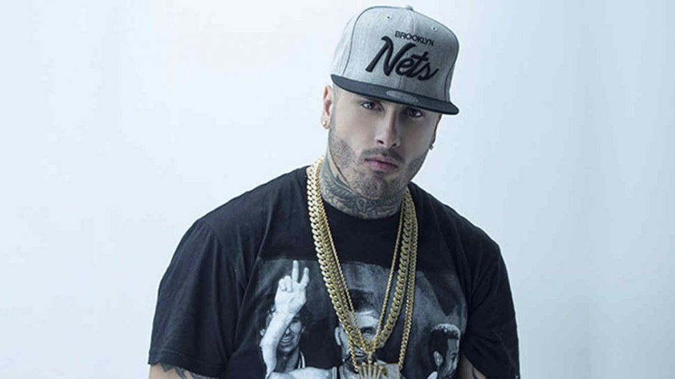 No podrás creer el parecido que tiene Nicky Jam con un ex militar que además es muy talentoso