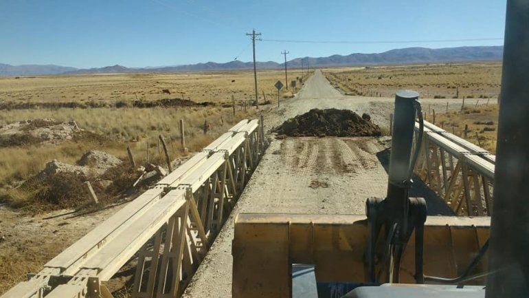bloque en el ingreso a abra pampa.jpg