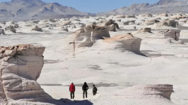 Así es el pueblo con suelos de origen volcánico para hacer trekking y conectar con la naturaleza. Así es el pueblo con suelos de origen volcánico para hacer trekking y conectar con la naturaleza.