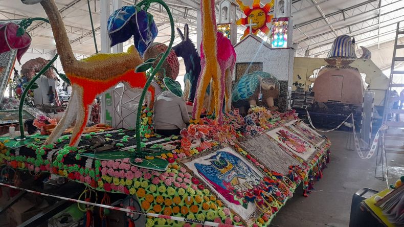 El Secundario 50 de Tres Pozos vuelve a la FNE tras seis años con un carruaje homenaje a su comunidad El Secundario 50 de Tres Pozos vuelve a la FNE tras seis años con un carruaje homenaje a su comunidad