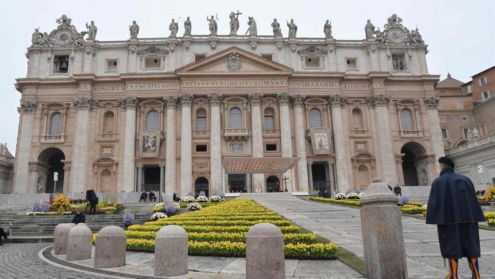 El Vaticano arrestó a un alto prelado por tenencia de pornografía infantil