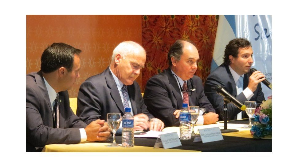 Meyer y autoridades