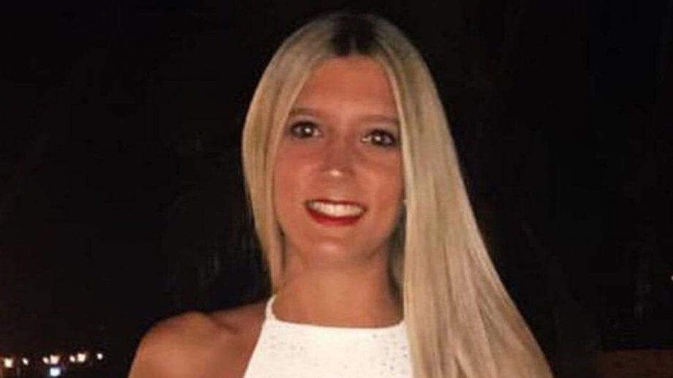 Por el fuerte temporal, buscan desesperadamente a una joven que cayó a un arroyo
