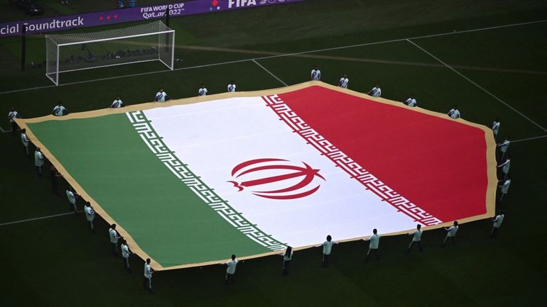Los medios estatales de Irán le pidieron a la FIFA que se expulse a Estados Unidos del Mundial después de que los americanos cambiaran la bandera del otro país. 
