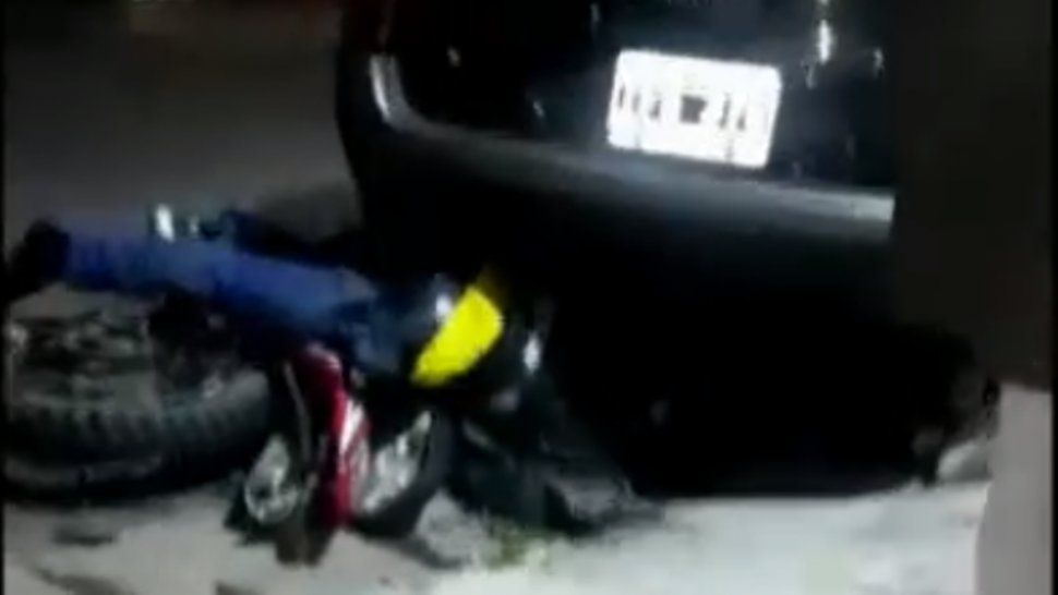 Una mujer persiguió y atropelló a los motochorros que le robaron el celular