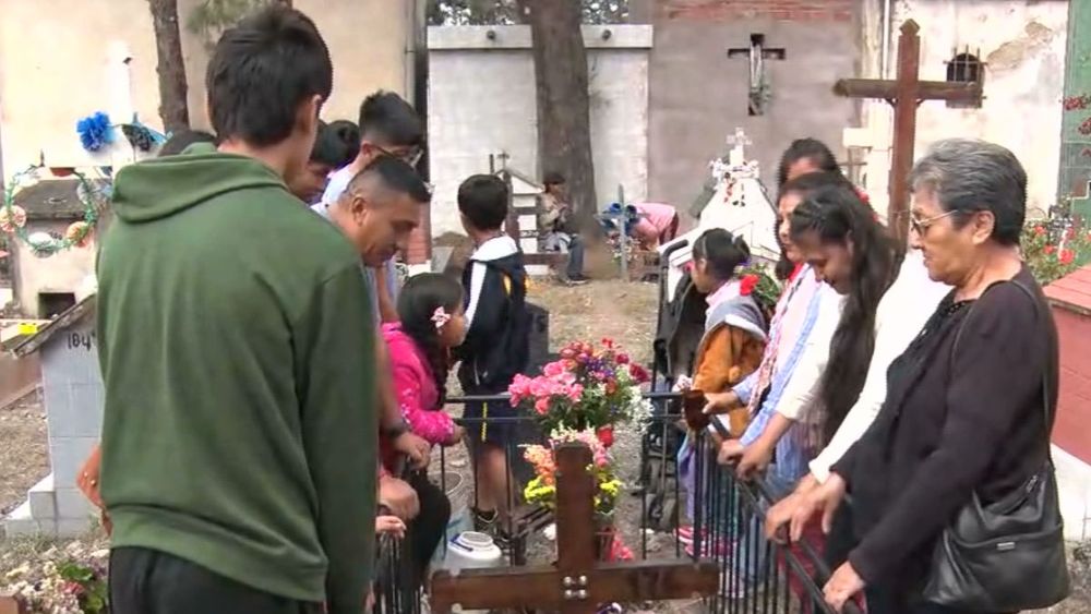 Así se vivió el Día de los Fieles Difuntos en los cementerios de Jujuy Así se vivió el Día de los Fieles Difuntos en los cementerios de Jujuy