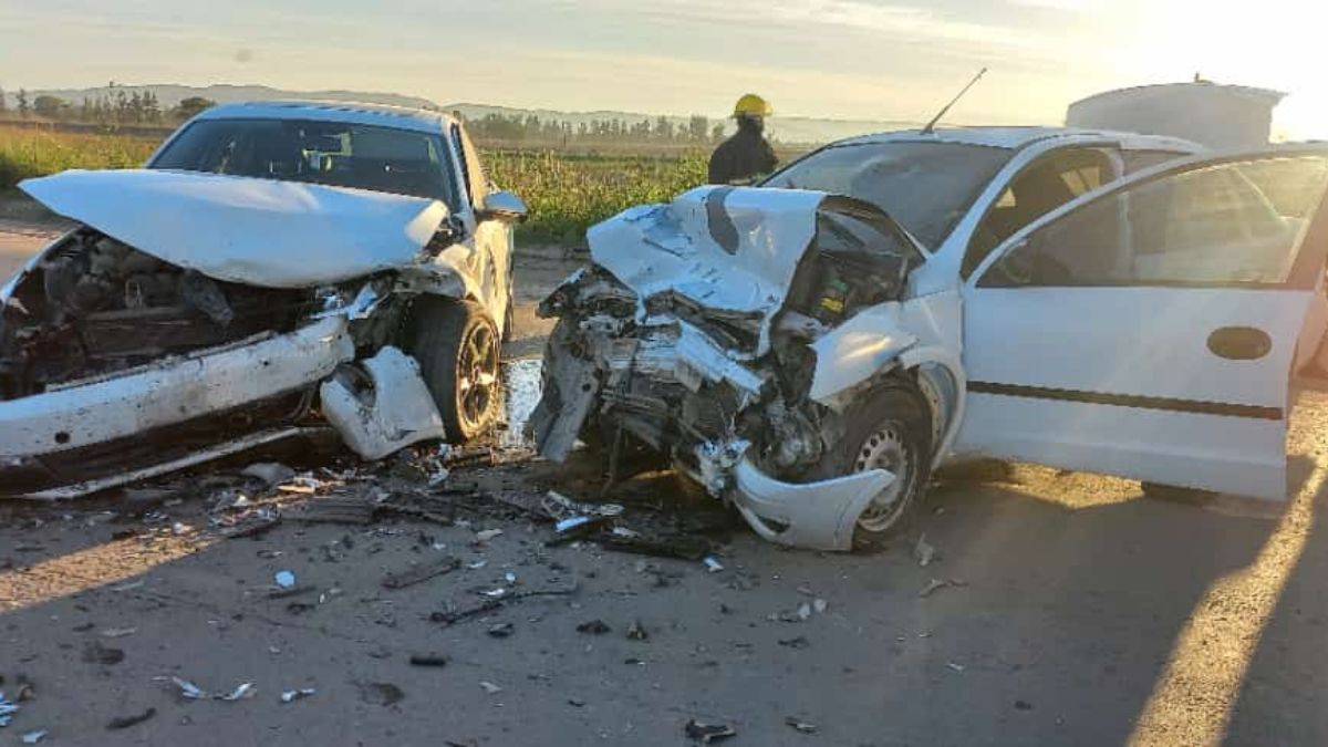 Ruta Violento Choque De Dos Autos