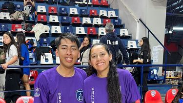 JuanMedina, de Yungas Cestoball del Club Sportivo Alberdi, y Maite Castillo