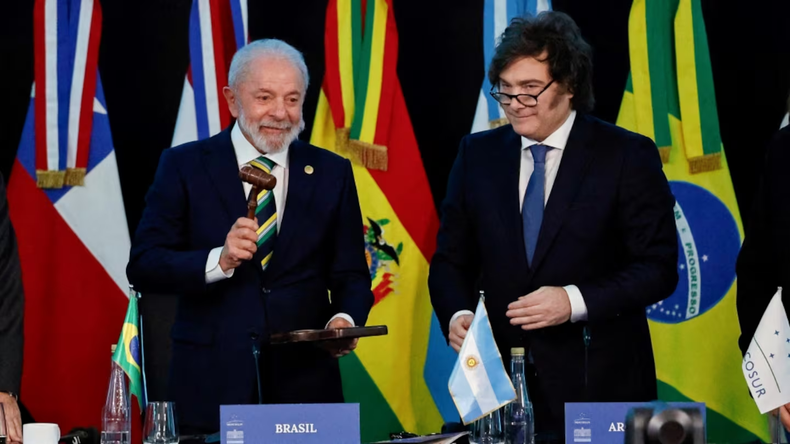 Lula da Silva y Javier Milei durante la cumbre del Mercosur celebrada en 2025 en Buenos Aires (Foto: Reuters)