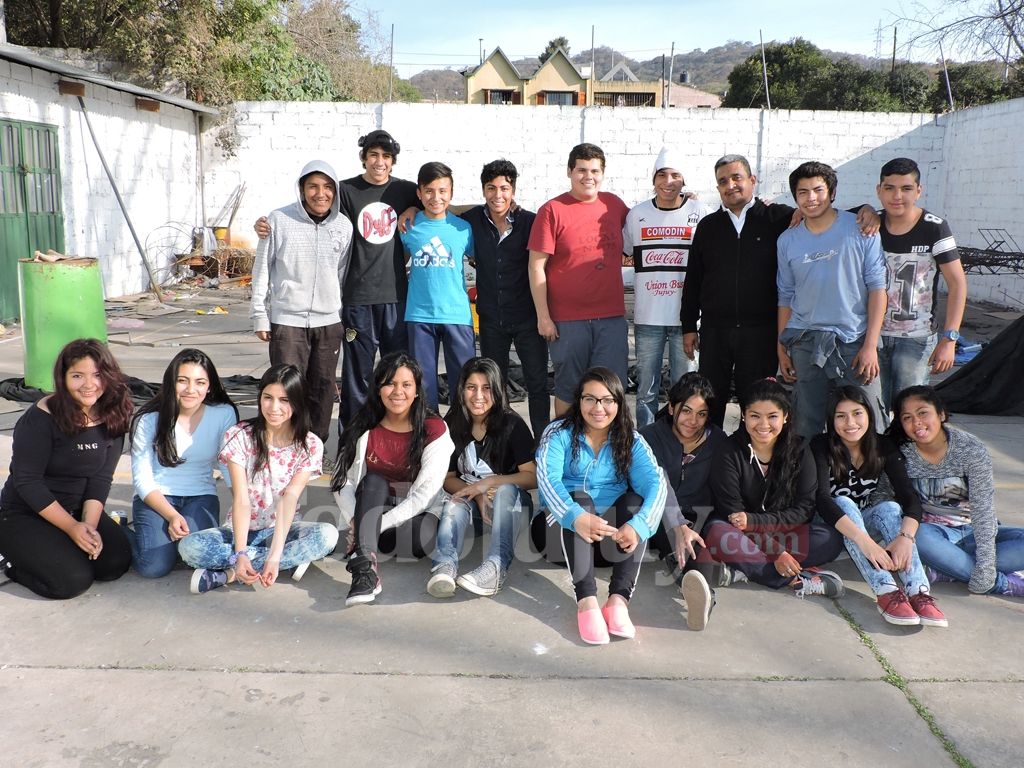 Carroceros con su profe, el cumpleañero