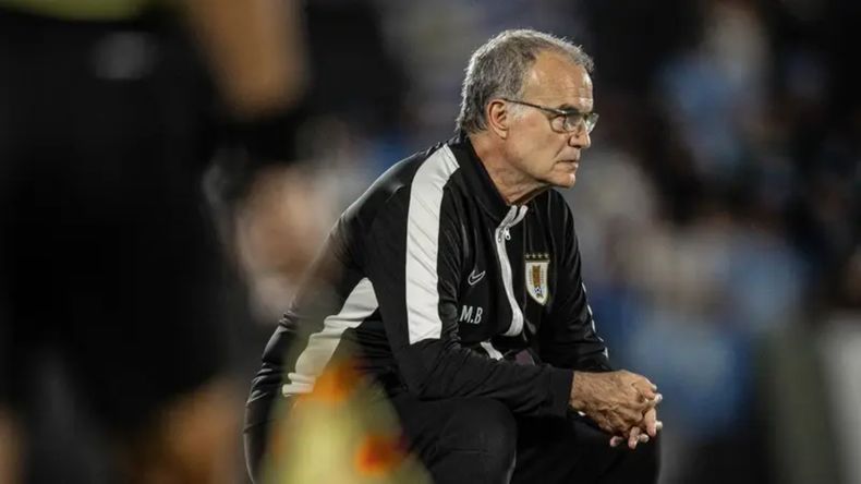 Filtraron detalles de la tensa reunión entre Bielsa y referentes de Uruguay antes del duelo ante España.