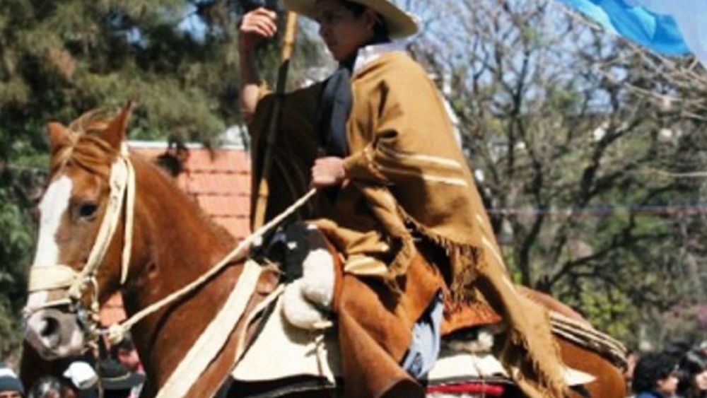 Gauchos en Av. Savio