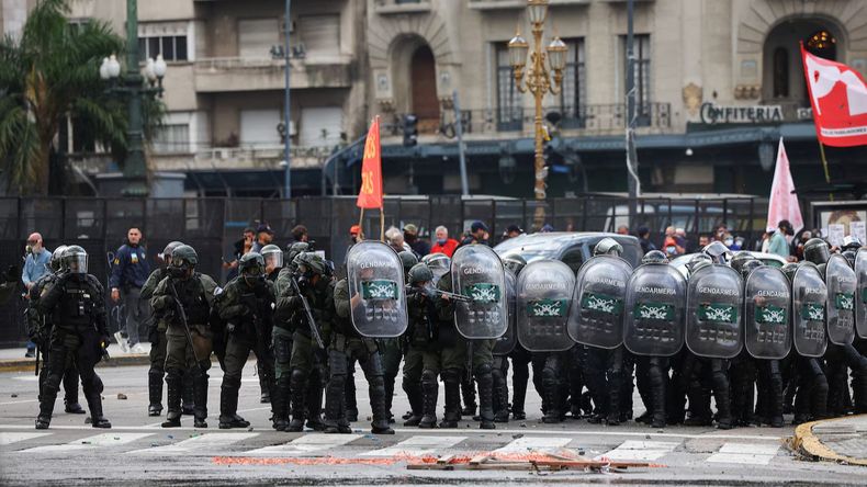 PatriciaBullrich y Santiago Caputo definen el operativo de seguridad (Foto ilustrativa)