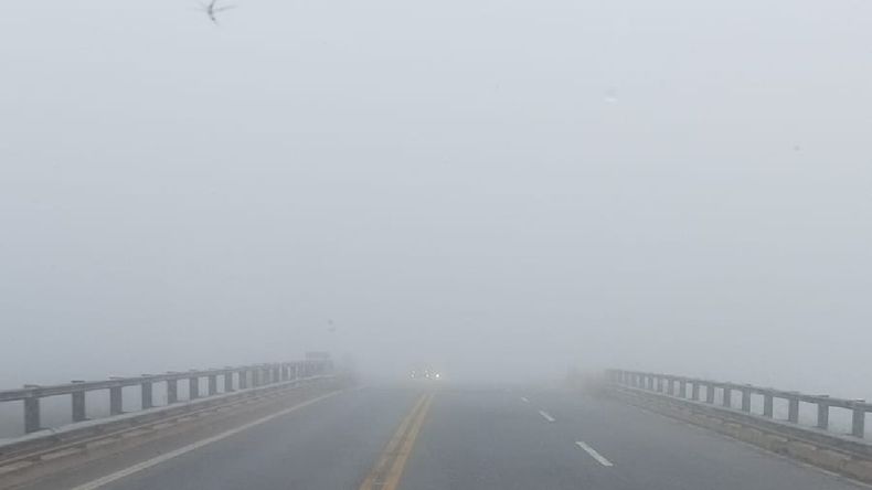 Neblina densa y llovizna - Imagen de archivo