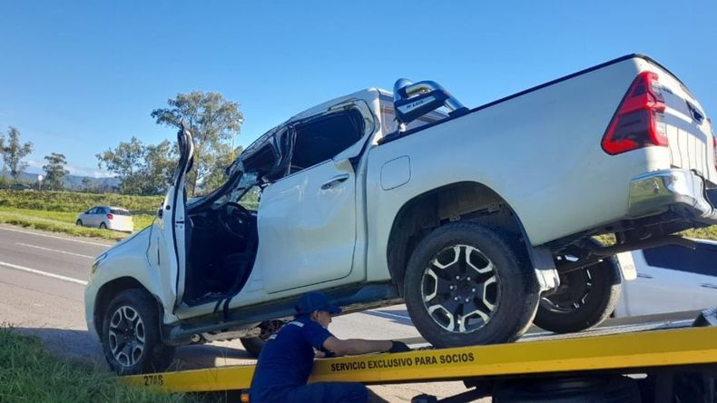Ruta 66: el conductor de una camioneta perdió el control y chocó contra un árbol