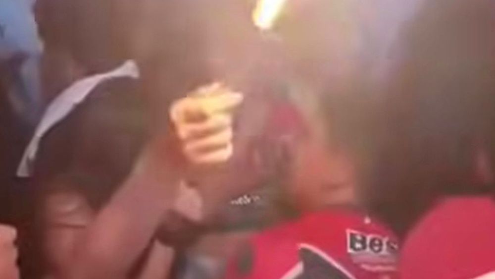 Al borde de la tragedia: prendieron bengalas dentro de un boliche en Monterrico Al borde de la tragedia: prendieron bengalas dentro de un boliche en Monterrico