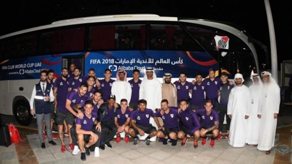 El plantel de River ya llegó a los Emiratos Árabes y sueña en grande
