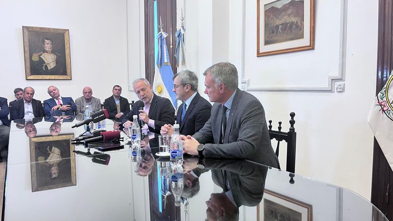 Conferencia de la Unión Industrial Argentina y el Gobierno.