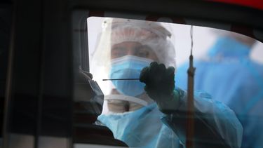 Estados Unidos achicó días de aislamiento para los que tengan Covid.&nbsp;