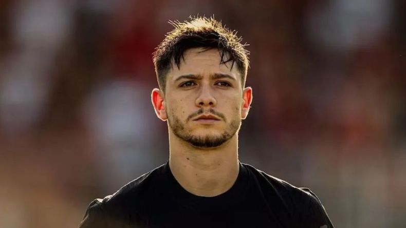 Reconocido futbolista argentino atropelló y mató a un ciclista.