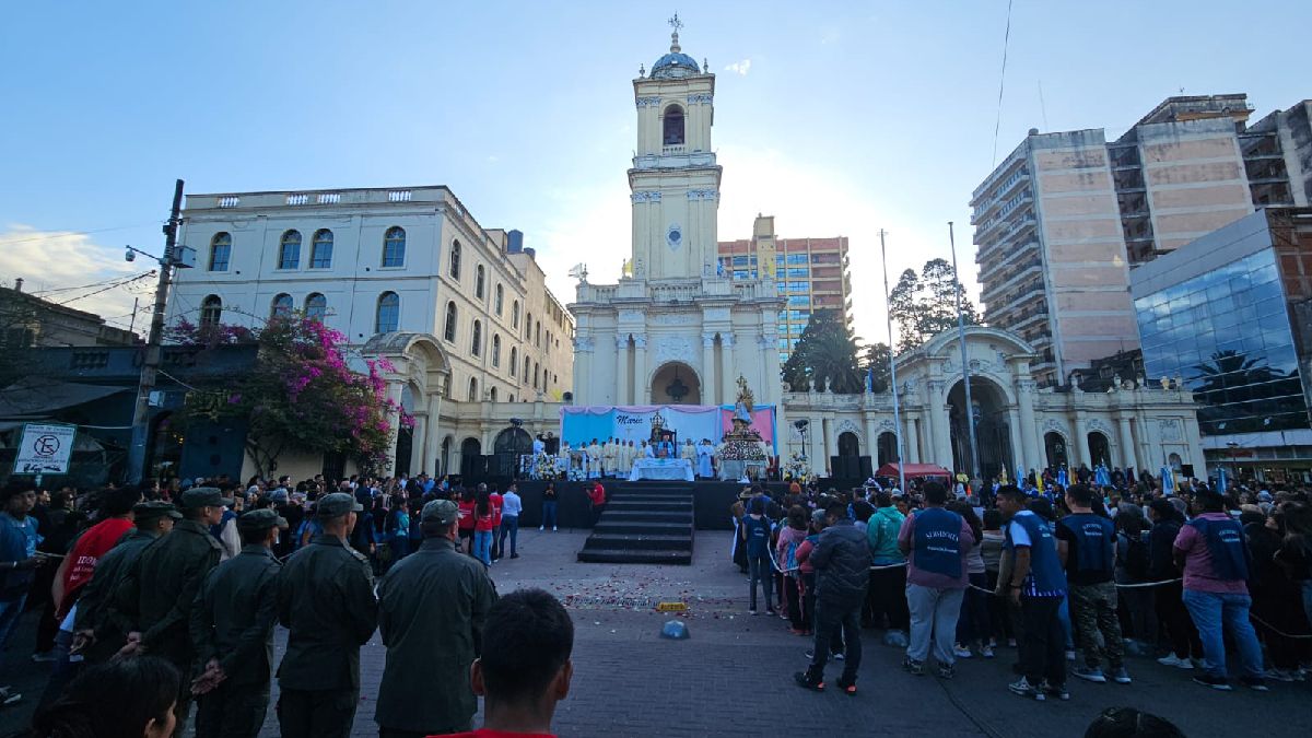 A María la queremos mirar como madre de la esperanza